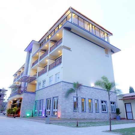 Om Gaura Hotel Pokhara Exteriör bild